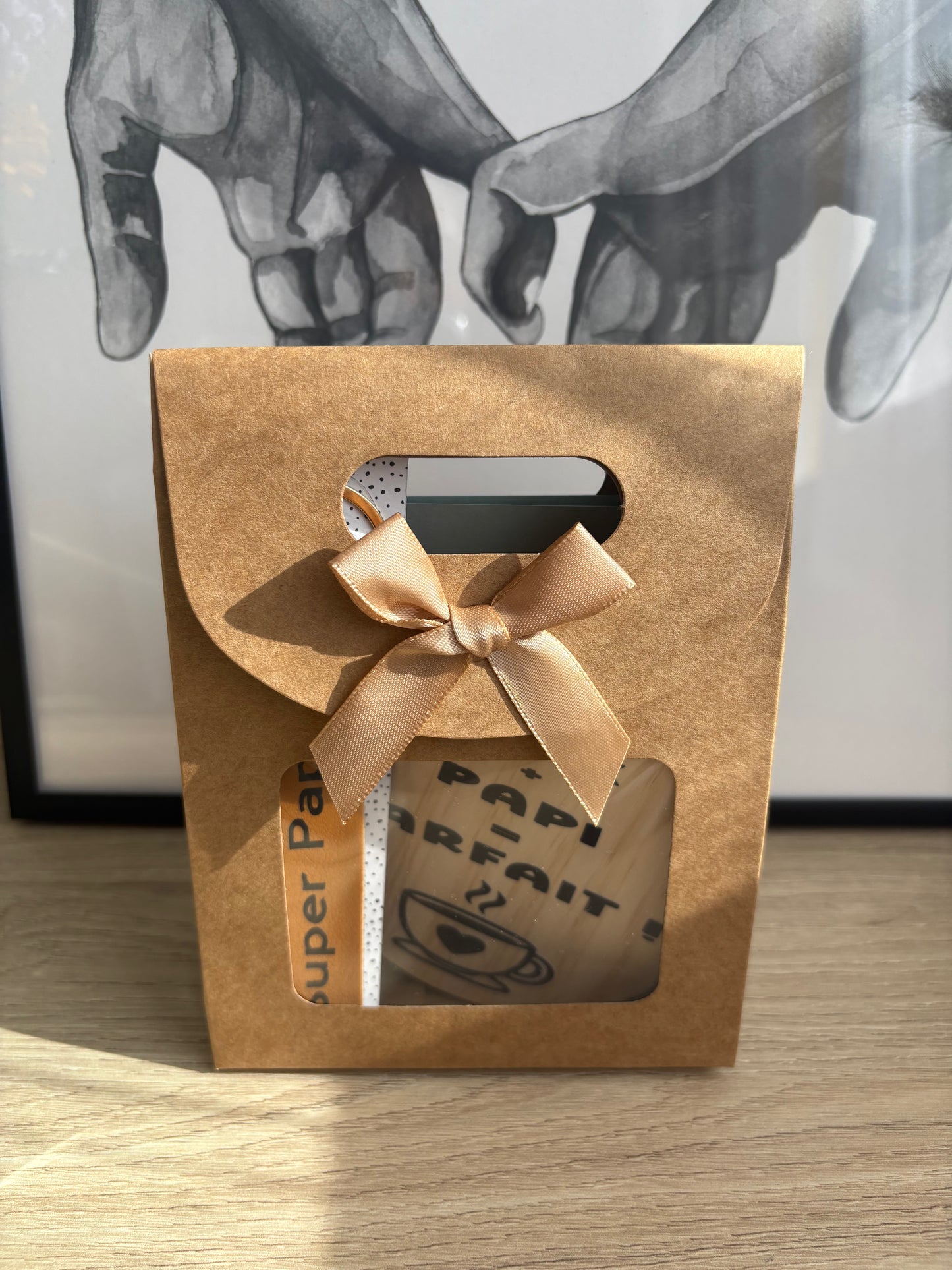 Coffret cadeau personnalisable pour la fête des papis avec emballage kraft et ruban élégant