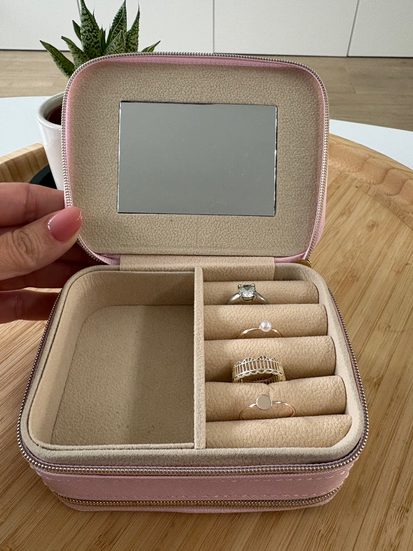 Rangement bijoux avec compartiments bagues 