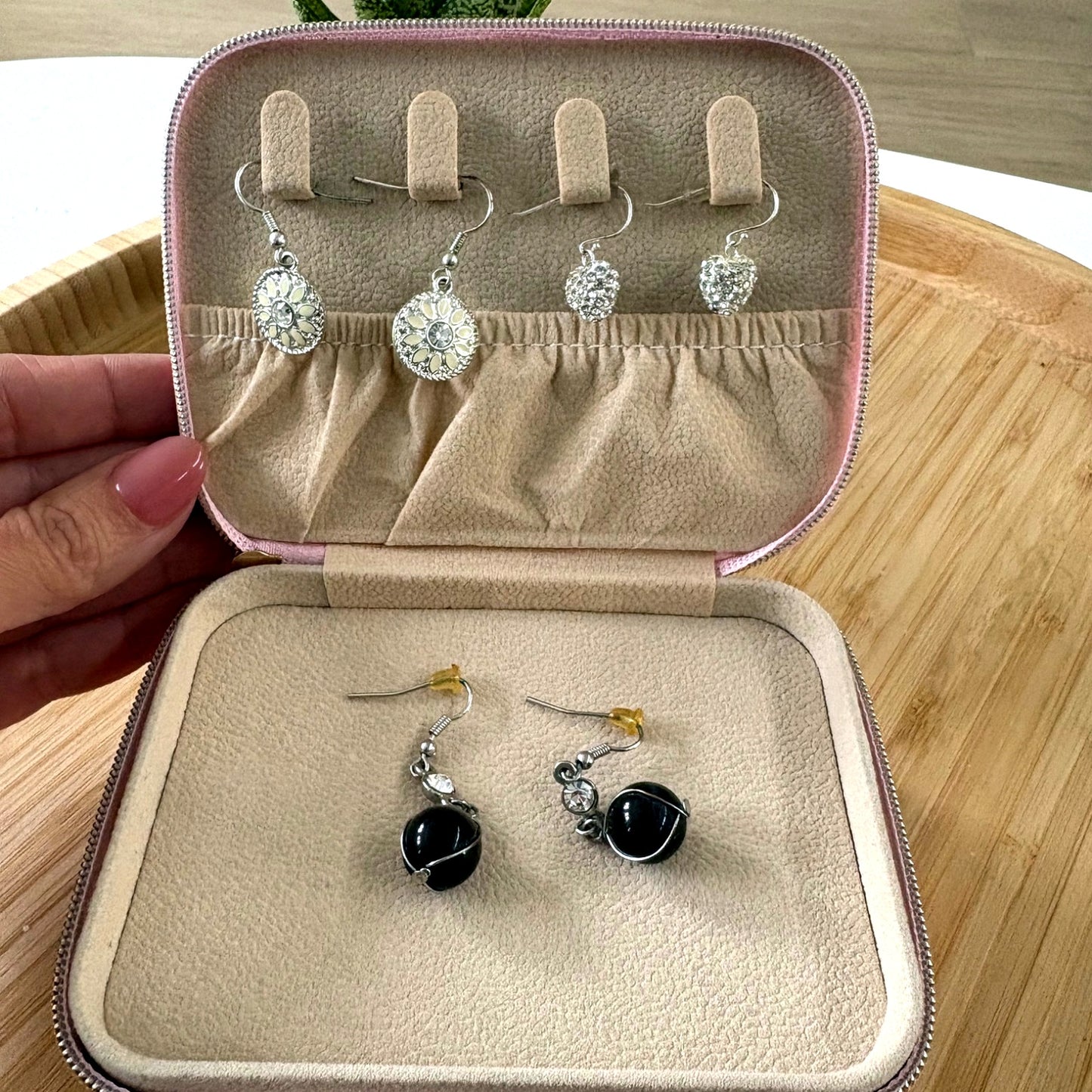 Rangement bijoux avec compartiments  boucles d’oreilles