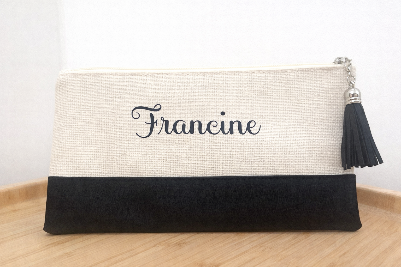 Pochette personnalisée avec prénom Francine en toile de jute et noir