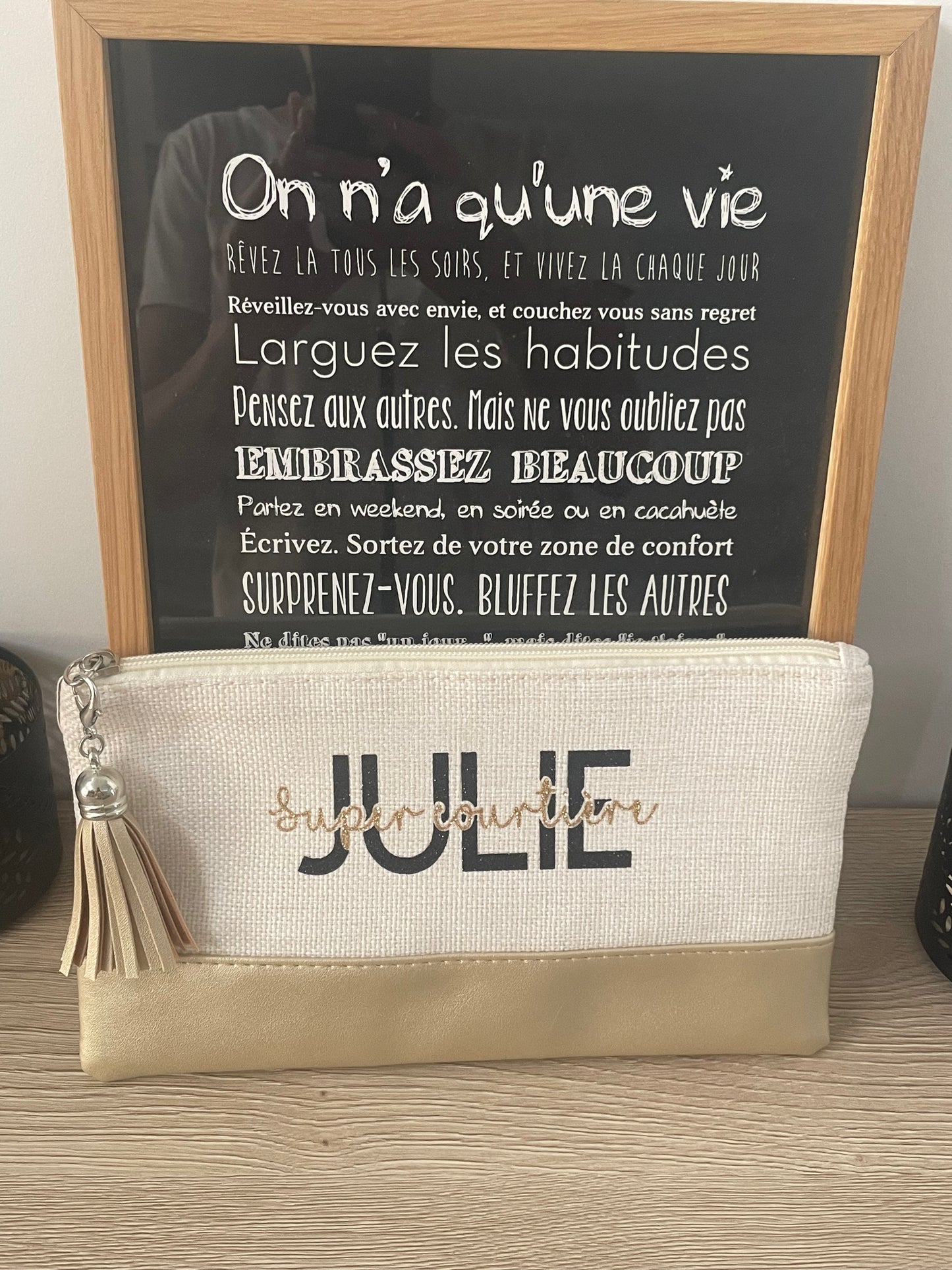 Pochette personnalisée avec prénom Julie et inscription super couturière