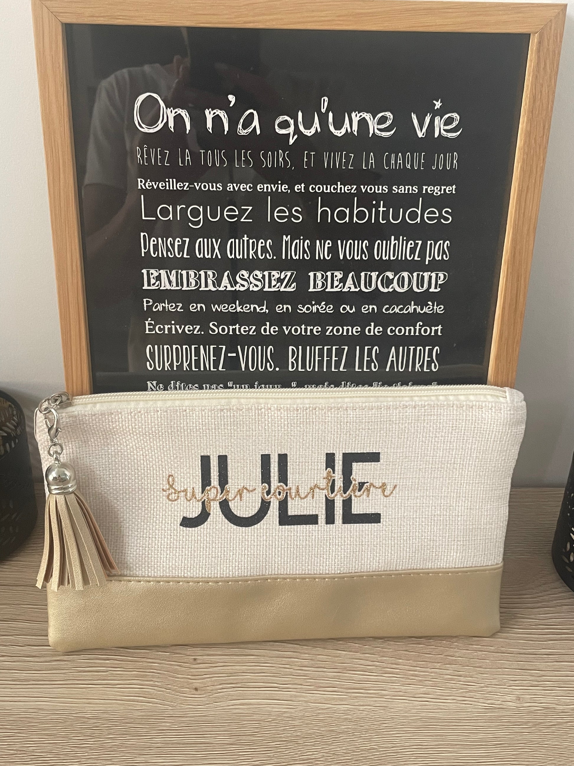 Pochette personnalisée avec prénom Julie et inscription super couturière